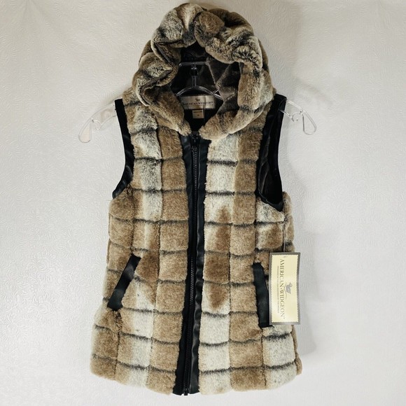 Widgeon Other - American Widgeon Girls Size 10 Hooded Faux Fur Vest